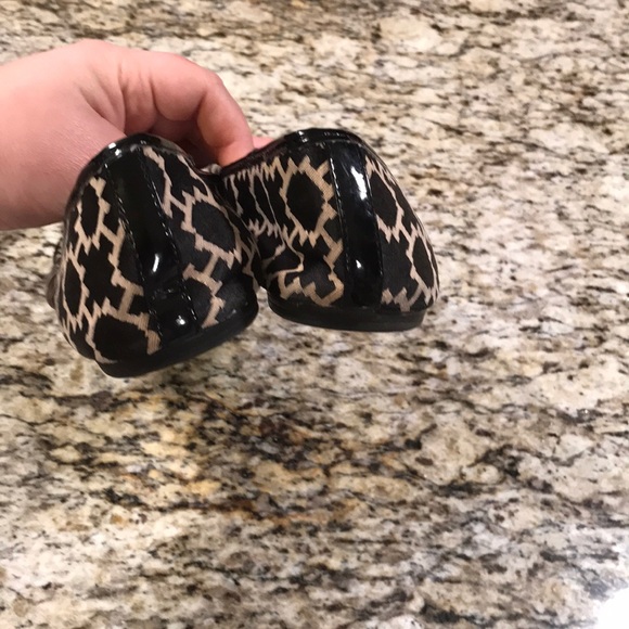 SOLD Tommy hilfinger flats - Picture 4 of 5